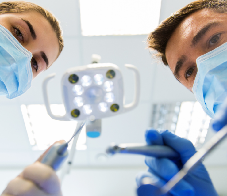 Travailler en Centre de Santé ou dans un Cabinet Dentaire Libéral en 2024 : Avantages et Inconvénients